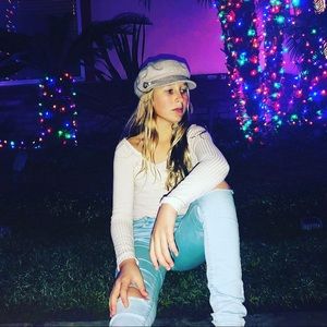 Meet your Posher, Hope